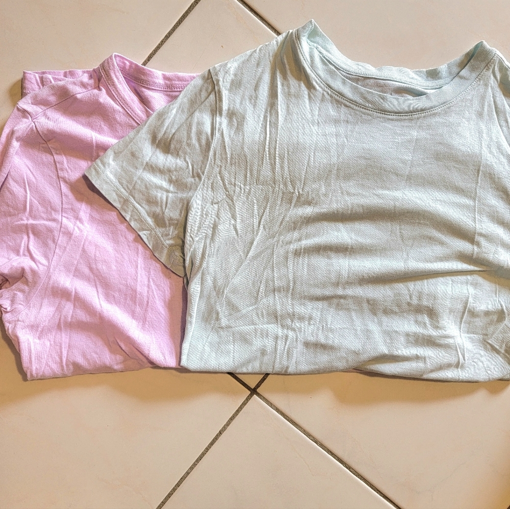 Womens tee shirt,size small,a new day,vintage thread,pink,green